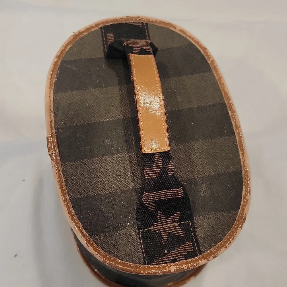 Authentic Fendi vanity kit - Picture 3 of 10